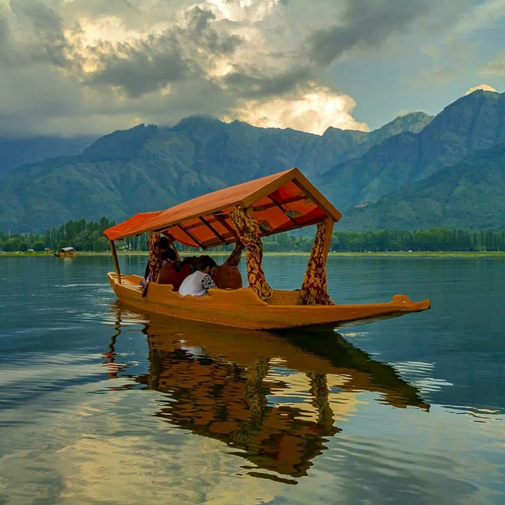 dal lake srinagar